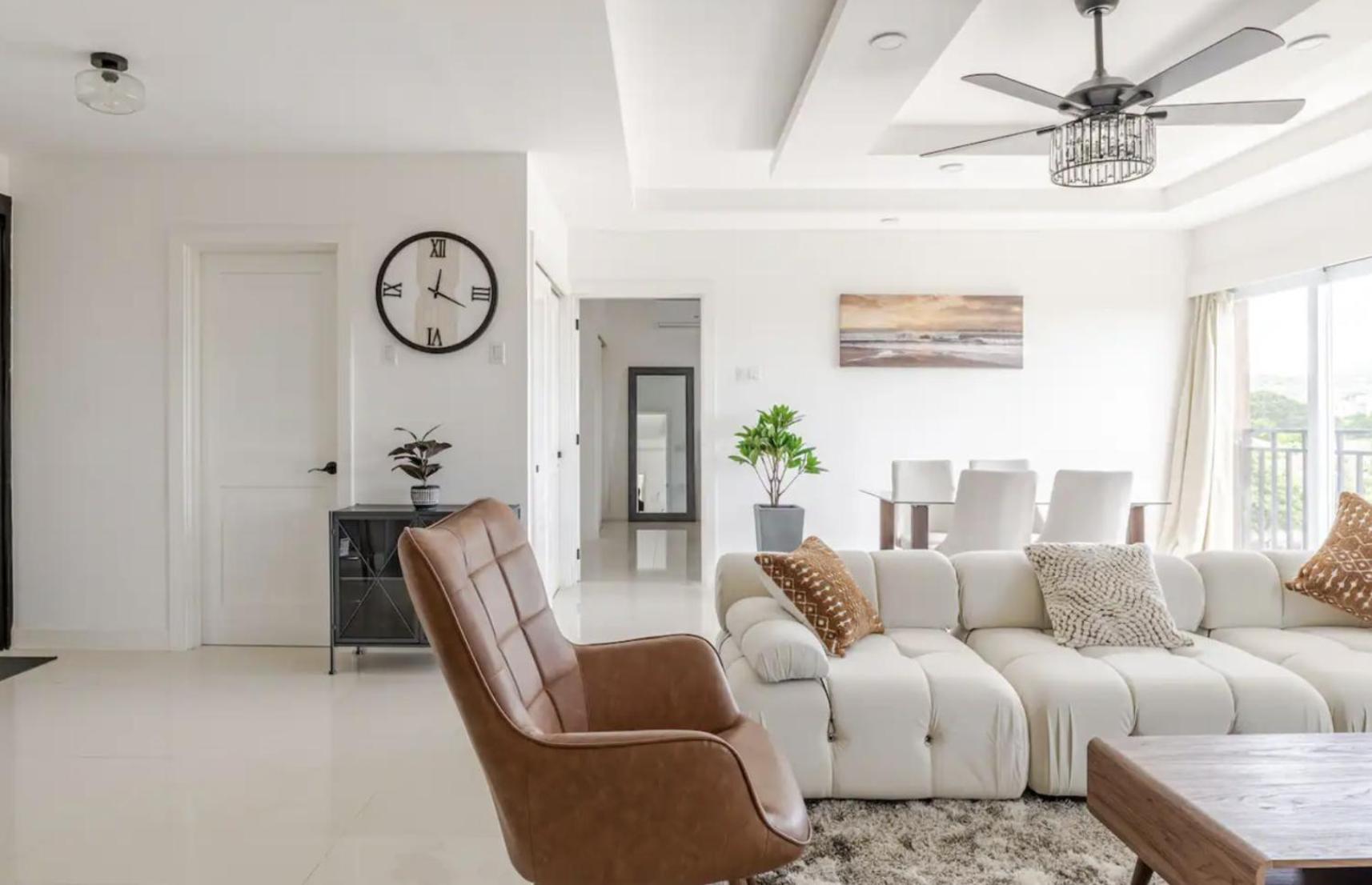 Luxe City Oasis 2Br With Rooftop Pool And Gym 金斯敦 外观 照片
