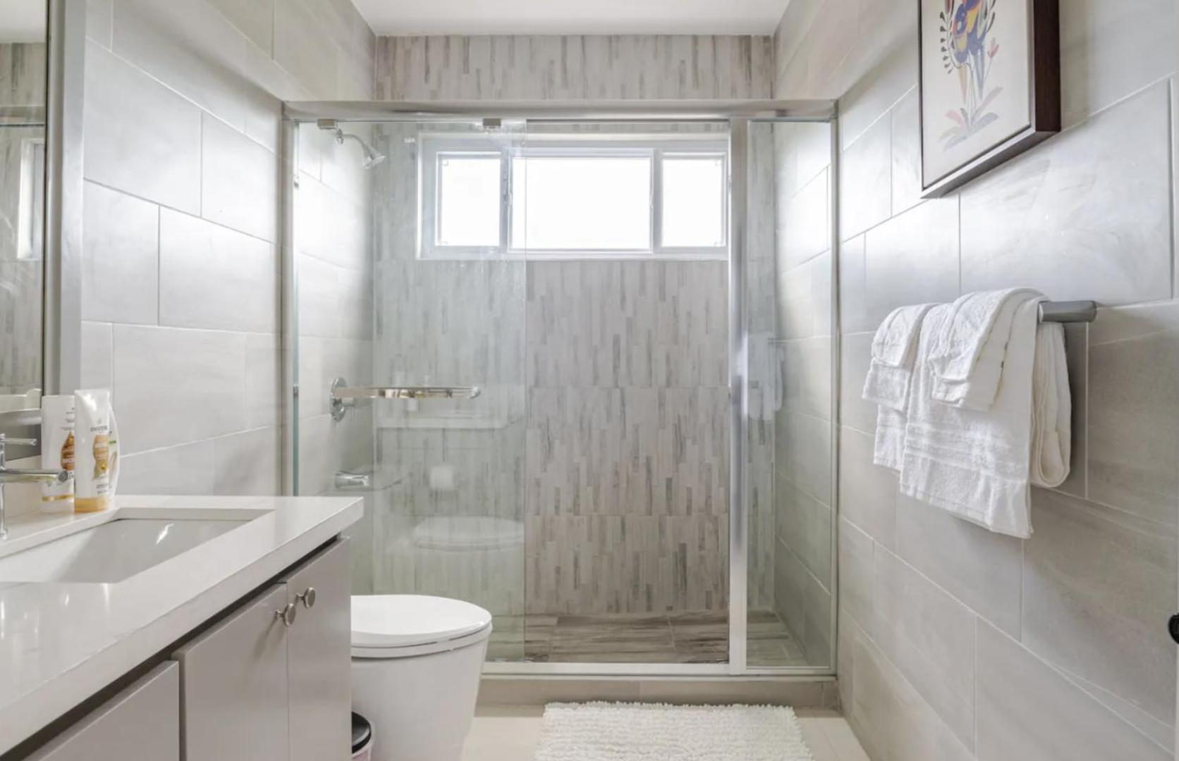 Luxe City Oasis 2Br With Rooftop Pool And Gym 金斯敦 外观 照片